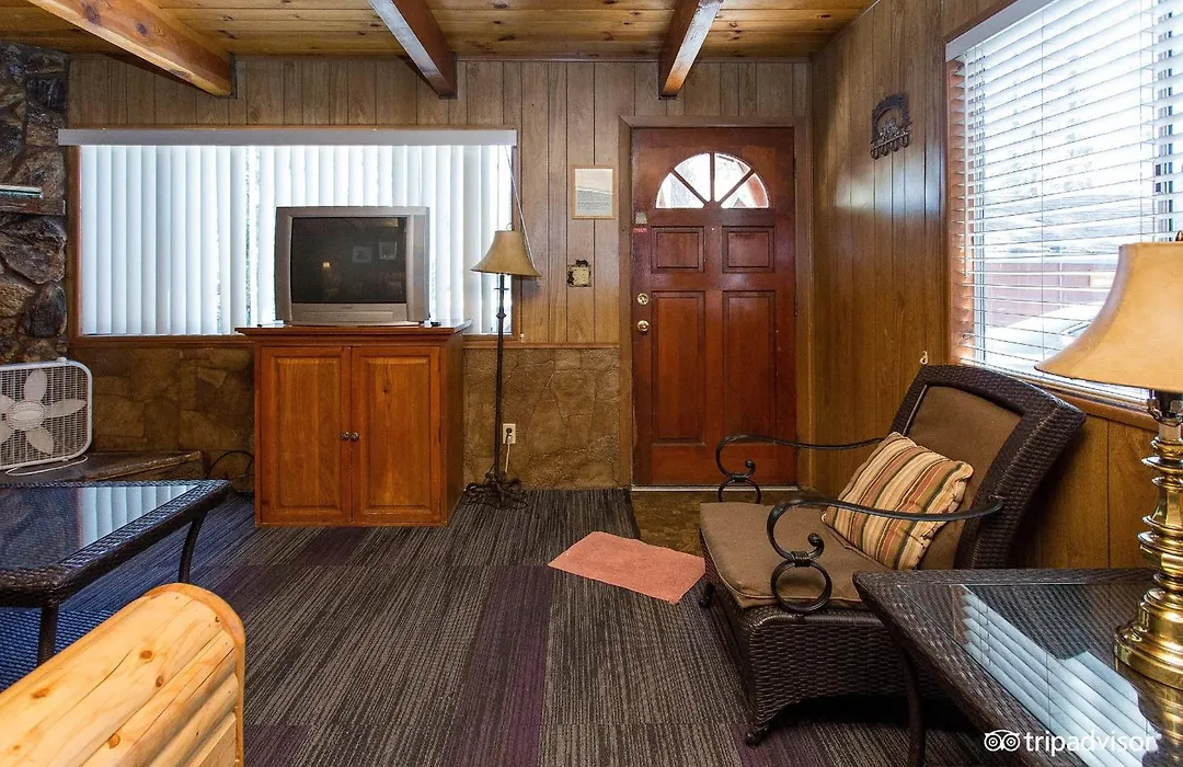 Golden Bear Cottages-1